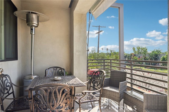 Detail Gallery Image 24 of 37 For 13225 Victory Bld, Valley Glen,  CA 91401 - 3 Beds | 3/1 Baths