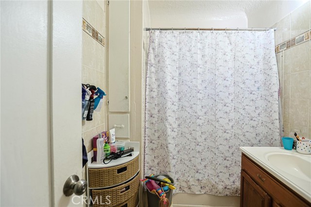 Detail Gallery Image 17 of 36 For 410 E 60th St, Long Beach,  CA 90805 - 5 Beds | 3 Baths