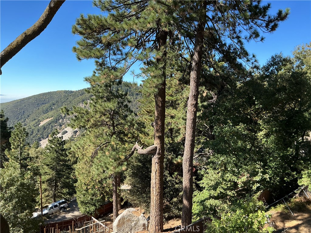 https://media.crmls.org/medias/2fdce7b4-c971-4e5d-8c10-00de91f62827.jpg?preset=X-Large