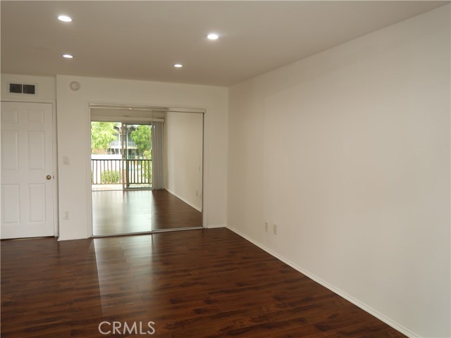 Detail Gallery Image 33 of 37 For 8055 Canby Ave #5,  Reseda,  CA 91335 - 3 Beds | 2/1 Baths