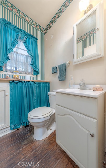 Detail Gallery Image 13 of 47 For 2219 N Flower St, Santa Ana,  CA 92706 - 3 Beds | 1/1 Baths