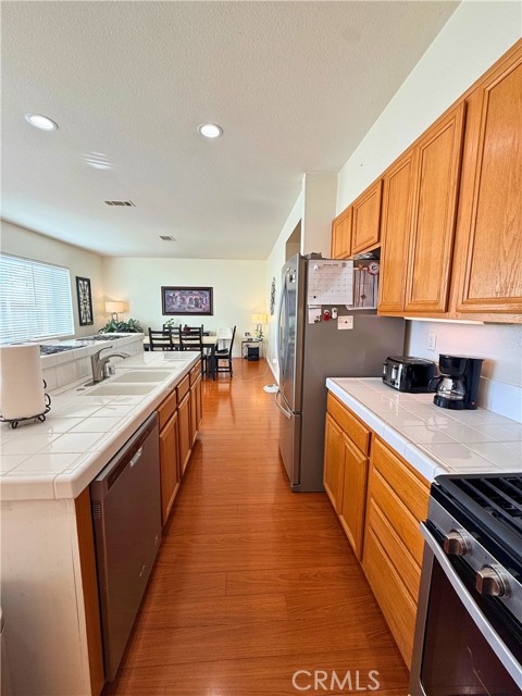 Detail Gallery Image 11 of 34 For 14115 Desert Rose, Hesperia,  CA 92344 - 4 Beds | 3 Baths