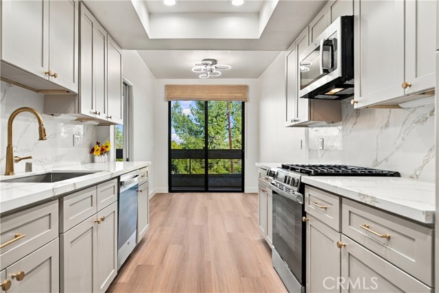 17140 Burbank, 207 photo 9