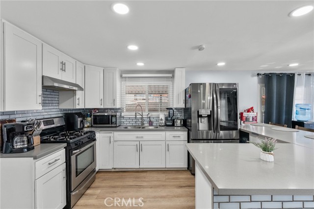 12401 filmore, Sylmar CA: https://media.crmls.org/medias/2fe20038-3e5a-40d4-a920-3a3838baa5c8.jpg