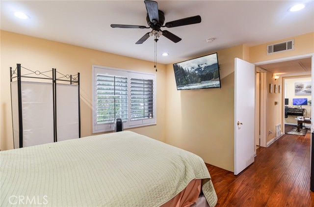 Detail Gallery Image 11 of 27 For 1061 Harbor Heights #B,  Harbor City,  CA 90710 - 3 Beds | 2/1 Baths