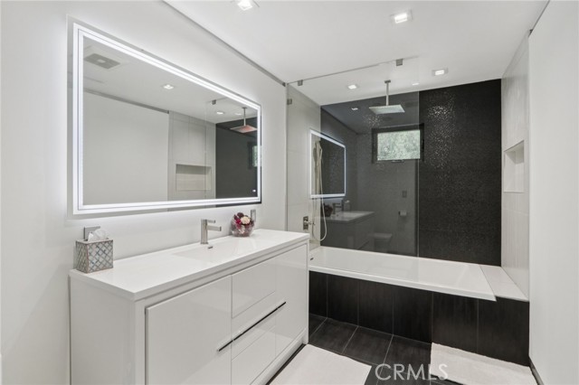 Detail Gallery Image 34 of 73 For 23670 Park Andorra, Calabasas,  CA 91302 - 4 Beds | 4/1 Baths