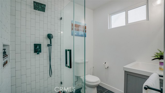 231 W Cedar Avenue, Burbank CA: https://media.crmls.org/medias/2fe2d063-51be-4d2e-bf58-9662be104697.jpg