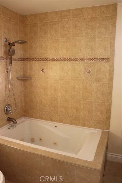 Detail Gallery Image 17 of 22 For 13243 Vanowen #5,  North Hollywood,  CA 91605 - 2 Beds | 3 Baths