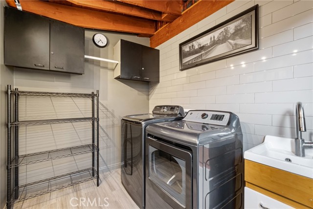 513 E Hillsdale Street, Inglewood CA: https://media.crmls.org/medias/2fe358bf-4163-4a26-b4e4-0bb1aea5f16e.jpg