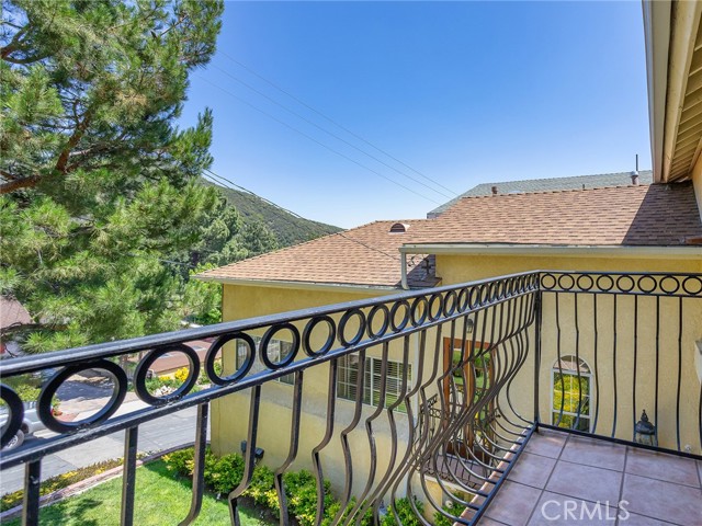 5815 Irving Avenue, La Crescenta CA: https://media.crmls.org/medias/2fe380d3-5bb3-4899-b16e-d8f32c3ca9ed.jpg