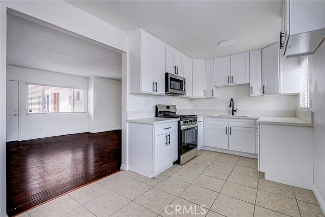4207 Manhattan Beach Boulevard, Lawndale CA: https://media.crmls.org/medias/2fe3cd14-93f2-45b7-bb52-2438f34cb519.jpg