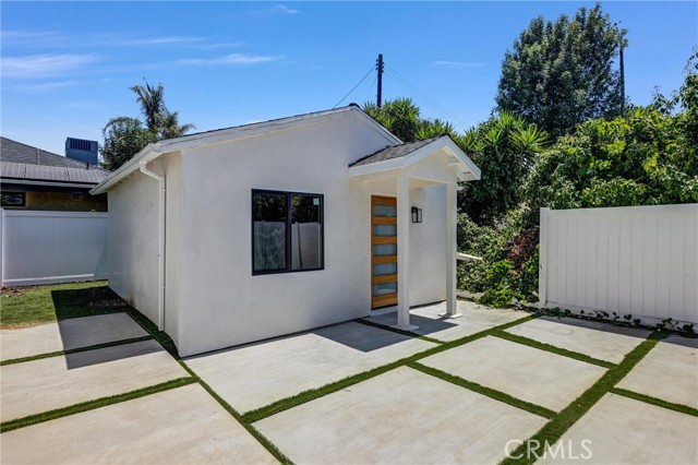 5222 Cedros Avenue, Sherman Oaks CA: https://media.crmls.org/medias/2fe5348b-9877-4887-8be6-2cbca3319b03.jpg