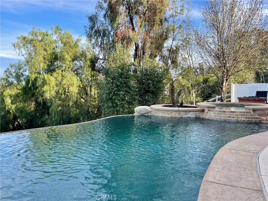 https://media.crmls.org/medias/2fe5a9ac-bd62-4419-9236-3e7a34166fa3.jpg?preset=X-Large