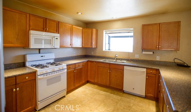 Detail Gallery Image 16 of 23 For 5902 Margaritha, Rosamond,  CA 93560 - 3 Beds | 2 Baths