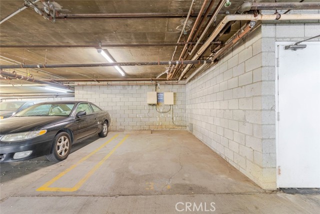 Detail Gallery Image 10 of 36 For 4430 Noble Ave #202,  Sherman Oaks,  CA 91403 - 2 Beds | 2 Baths