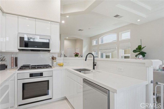 Image 5 of 30 For 7697 Hazard Center