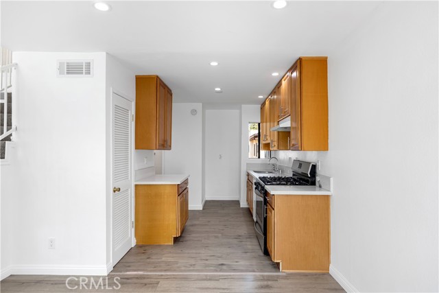 Detail Gallery Image 8 of 24 For 1132 Elm Ave #215,  Glendale,  CA 91201 - 2 Beds | 2/1 Baths