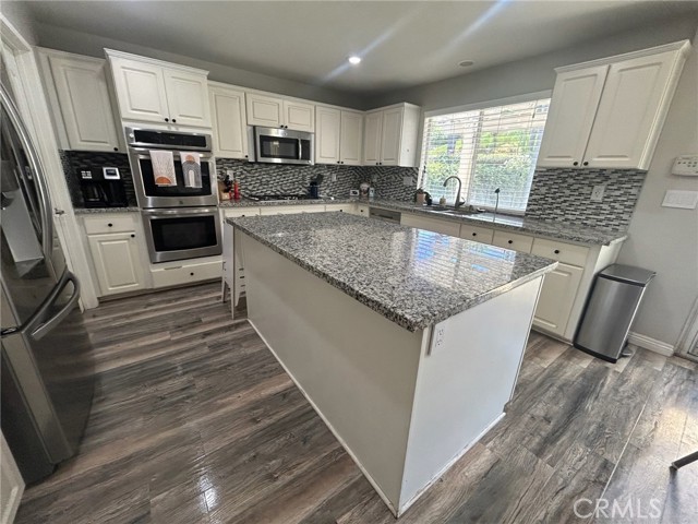 Detail Gallery Image 5 of 18 For 3324 Big Dipper Cir, Corona,  CA 92882 - 5 Beds | 4 Baths