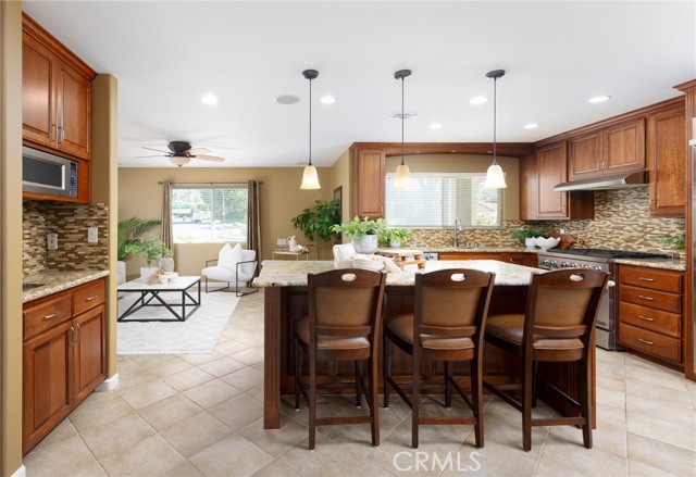 1032 Saint John Place, North Tustin CA: https://media.crmls.org/medias/2fe98613-6a7c-4793-9779-e2ad41927b1c.jpg