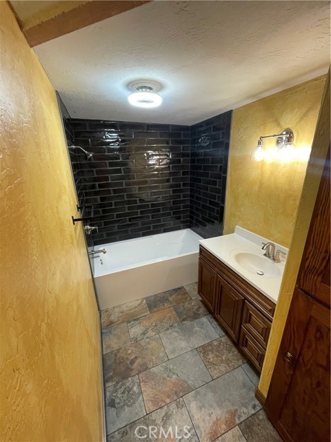 2554 W Avenue J14, Lancaster CA: https://media.crmls.org/medias/2fea0177-cd86-433f-9a21-1bc6e3c32ef9.jpg