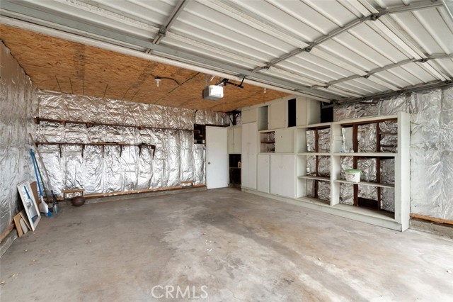 9933 Norwich Avenue, Mission Hills (San Fernando) CA: https://media.crmls.org/medias/2fea6203-3eeb-4e20-b2fc-7c38a129f015.jpg