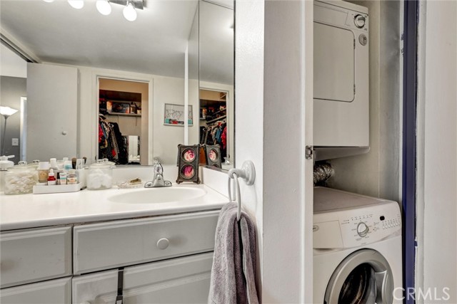 1750 E Ocean Boulevard, Long Beach CA: https://media.crmls.org/medias/2fec64f7-c17b-4c6a-946b-3c5b98c65d81.jpg