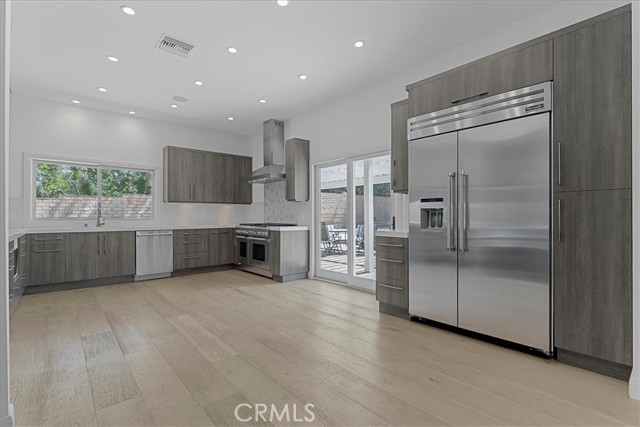Image 11 of 39 For 23760 Oakfield Road