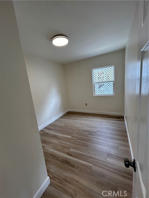 2033 W Burnett Street, Long Beach CA: https://media.crmls.org/medias/2fec9056-c3c0-4549-aac8-25332826abb9.jpg