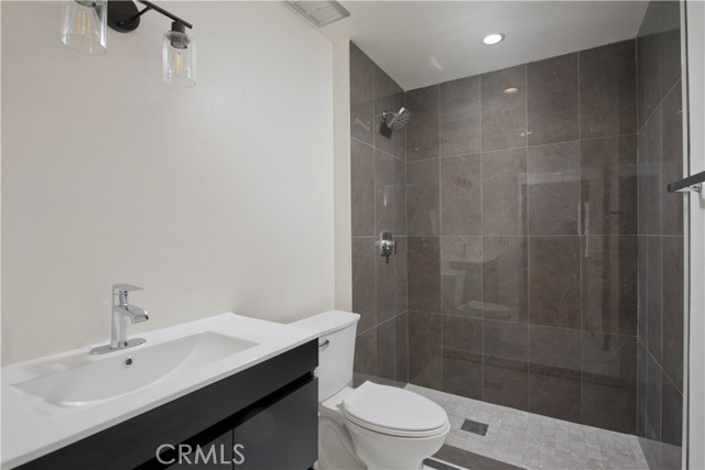 5540 Owensmouth Avenue, Woodland Hills CA: https://media.crmls.org/medias/2fec90ab-4e57-4701-887d-944b4e9d4342.jpg