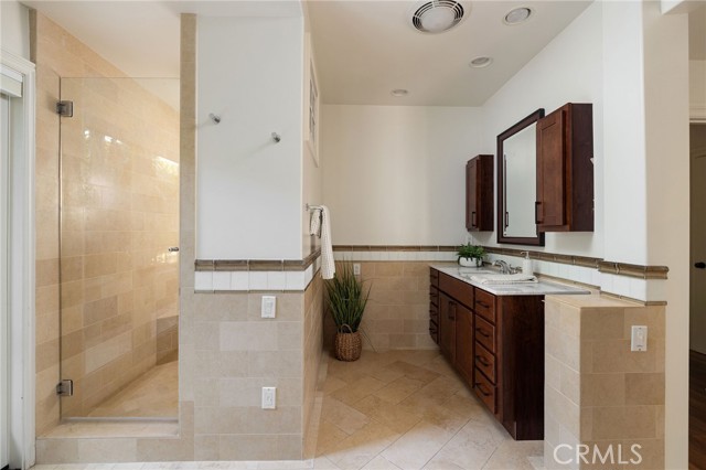 633 Rockford Road, Corona del Mar CA: https://media.crmls.org/medias/2fecbb78-bae6-4d4e-b797-9daada25c628.jpg