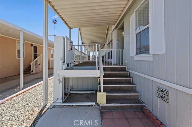 13393 Mariposa Road, Victorville CA: https://media.crmls.org/medias/2fed7fe0-e017-4adf-939f-7eb21a57d5cd.jpg