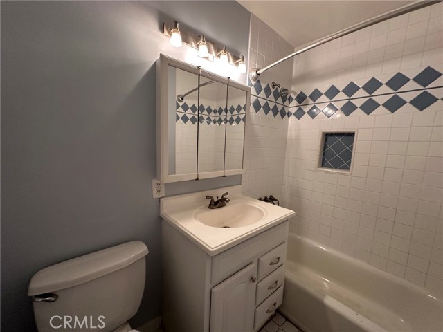 6724 Jumilla Avenue photo 15
