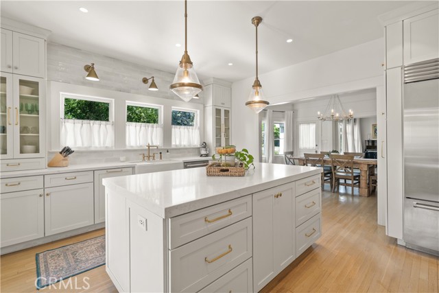 743 Harvard Avenue, Claremont CA: https://media.crmls.org/medias/2fee4964-62c4-4b55-87a0-fd8832c3412b.jpg