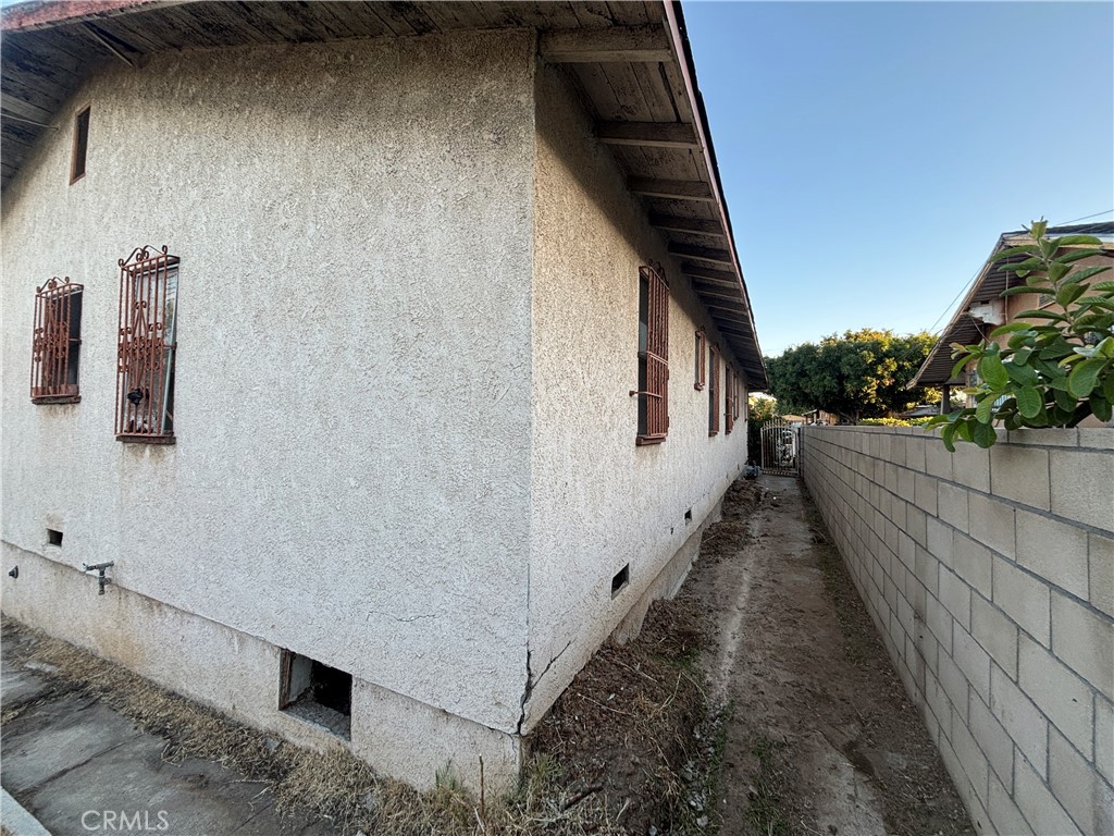 https://media.crmls.org/medias/2fef3b8c-c4b3-44fd-bd15-68f6a8ec3889.jpg?preset=X-Large