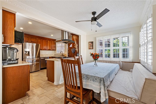 513 E Hillsdale Street, Inglewood CA: https://media.crmls.org/medias/2fefd604-f0e8-4ca5-9246-acd7727b8364.jpg