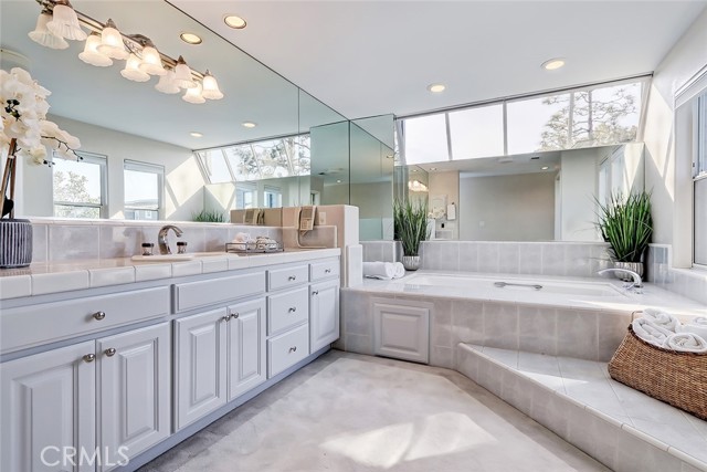501 5th Street, Manhattan Beach, California 90266, 4 Bedrooms Bedrooms, ,5 BathroomsBathrooms,Residential,Sold,5th,SB22010199