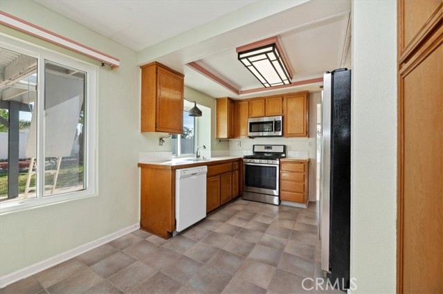 Detail Gallery Image 11 of 38 For 26045 Pinzon Ct, Moreno Valley,  CA 92555 - 4 Beds | 2/1 Baths