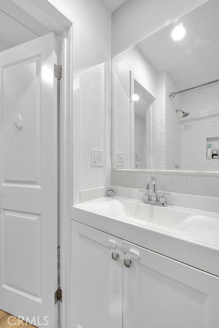 17401 Hood Court, Fountain Valley CA: https://media.crmls.org/medias/2ff0f1a0-359a-413e-b524-b1653947bc7a.jpg