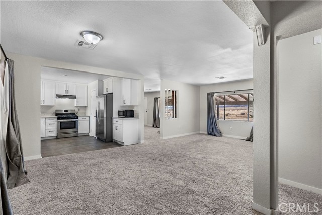 47322 180th W, Lancaster CA: https://media.crmls.org/medias/2ff0f898-c7df-4fd3-a4d1-647afb8af41f.jpg