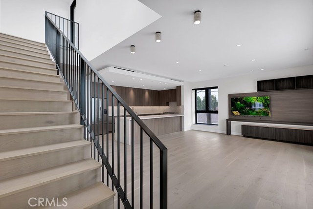 Detail Gallery Image 14 of 32 For 12131 Palms Bld, Los Angeles,  CA 90066 - 4 Beds | 3 Baths