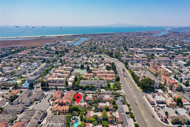 4752 Tiara Drive, Huntington Beach CA: https://media.crmls.org/medias/2ff20e4b-1ac8-4318-99e2-c7dd2e6bc1f1.jpg