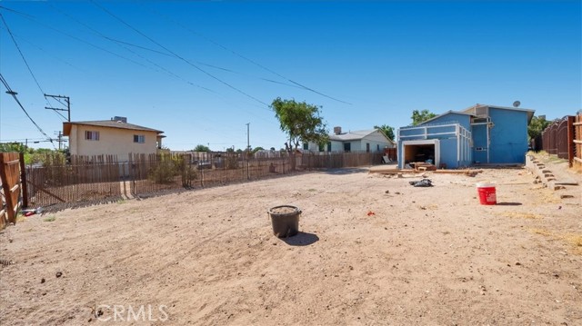 533 E Fredricks Street, Barstow CA: https://media.crmls.org/medias/2ff28854-7182-4669-a261-d2105a29da43.jpg