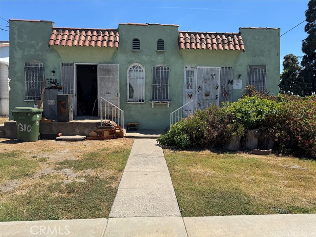 1318 E 110th Street, Los Angeles CA: https://media.crmls.org/medias/2ff3c983-6119-482a-b0f2-64168891b0c1.jpg