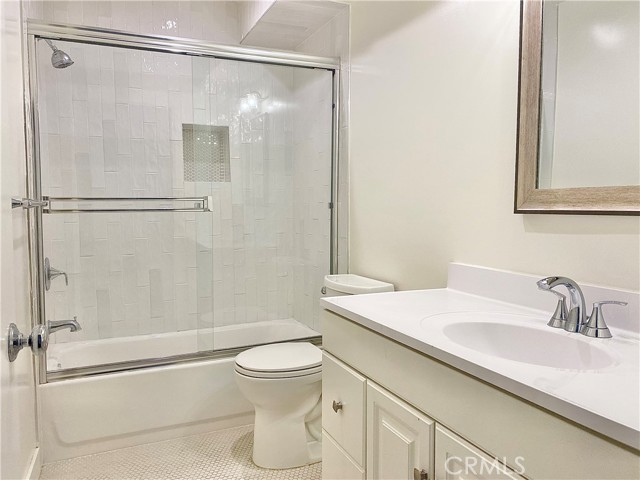 Detail Gallery Image 39 of 39 For 7327 Kester Ave #6,  Van Nuys,  CA 91405 - 4 Beds | 3/1 Baths
