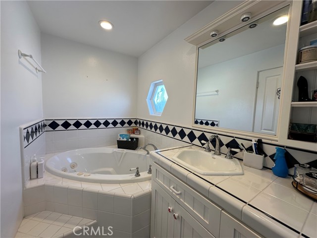 16685 S Pacific Avenue, Sunset Beach CA: https://media.crmls.org/medias/2ff5349b-e317-47c8-adfe-8bb61555aa18.jpg