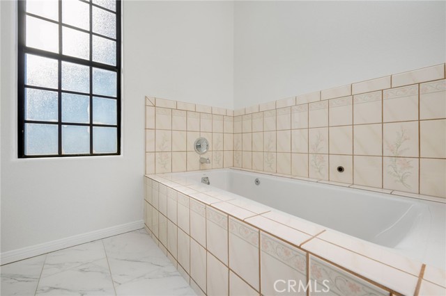 3229 Raintree Avenue, Torrance CA: https://media.crmls.org/medias/2ff54146-8e5c-43c1-9f2d-ea048d266f8b.jpg