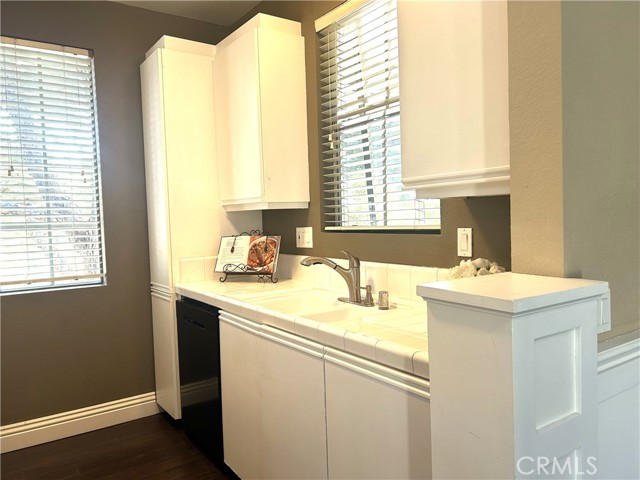 Detail Gallery Image 22 of 29 For 10824 Sabre Hill Dr, San Diego,  CA 92128 - 1 Beds | 1 Baths