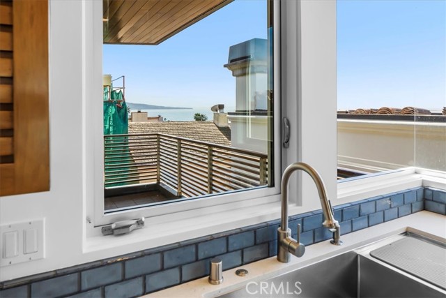 Detail Gallery Image 15 of 75 For 228 31st St, Manhattan Beach,  CA 90266 - 4 Beds | 3/2 Baths