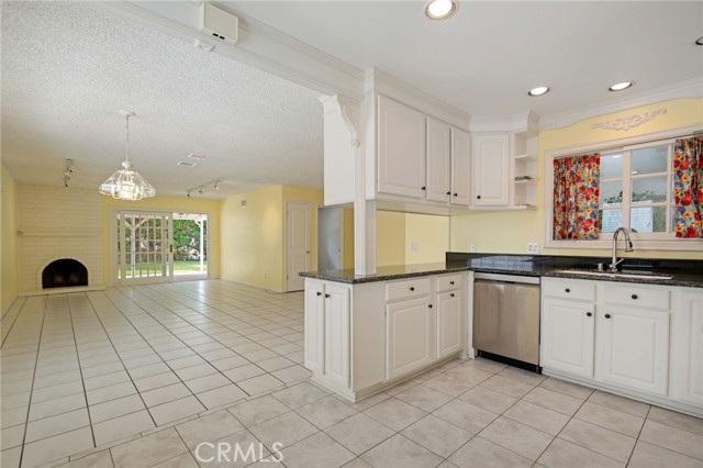 Detail Gallery Image 6 of 23 For 17916 Ludlow St, Granada Hills,  CA 91344 - 3 Beds | 2 Baths