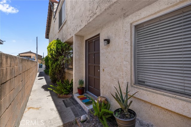 220 S Palm Avenue, Santa Paula CA: https://media.crmls.org/medias/2ff7133b-dfc4-4caa-89c6-1bdbbe7676fb.jpg